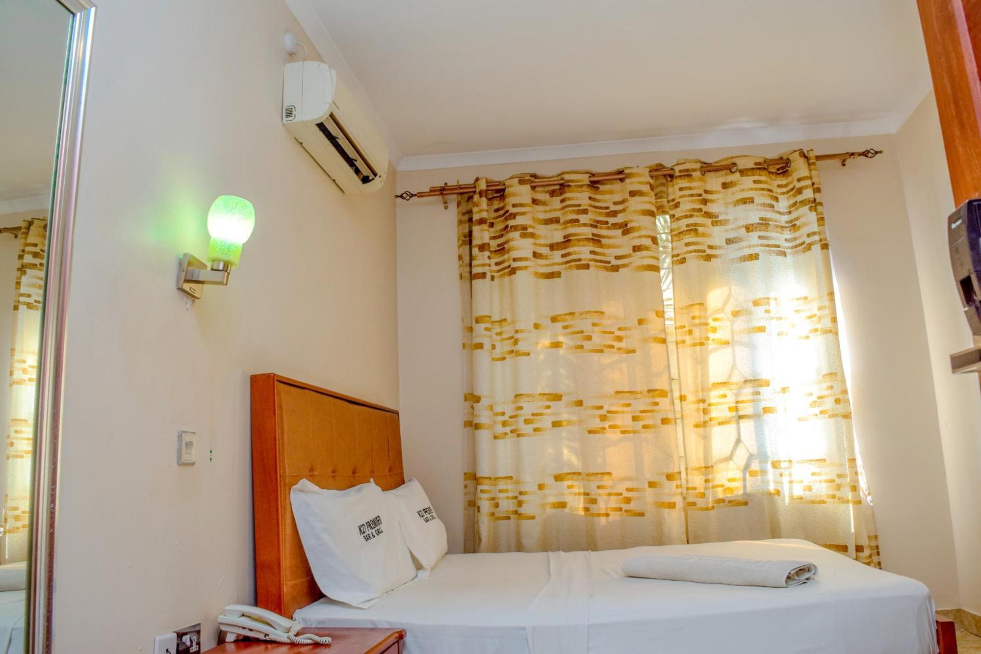 Albergue K27 Premier Backpackers Dar es Salaam Exterior foto